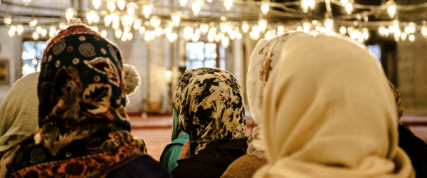 hijab-mosque-600x250
